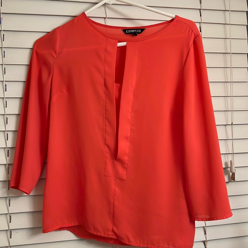 Express blouse with key hole cut out. Size xs